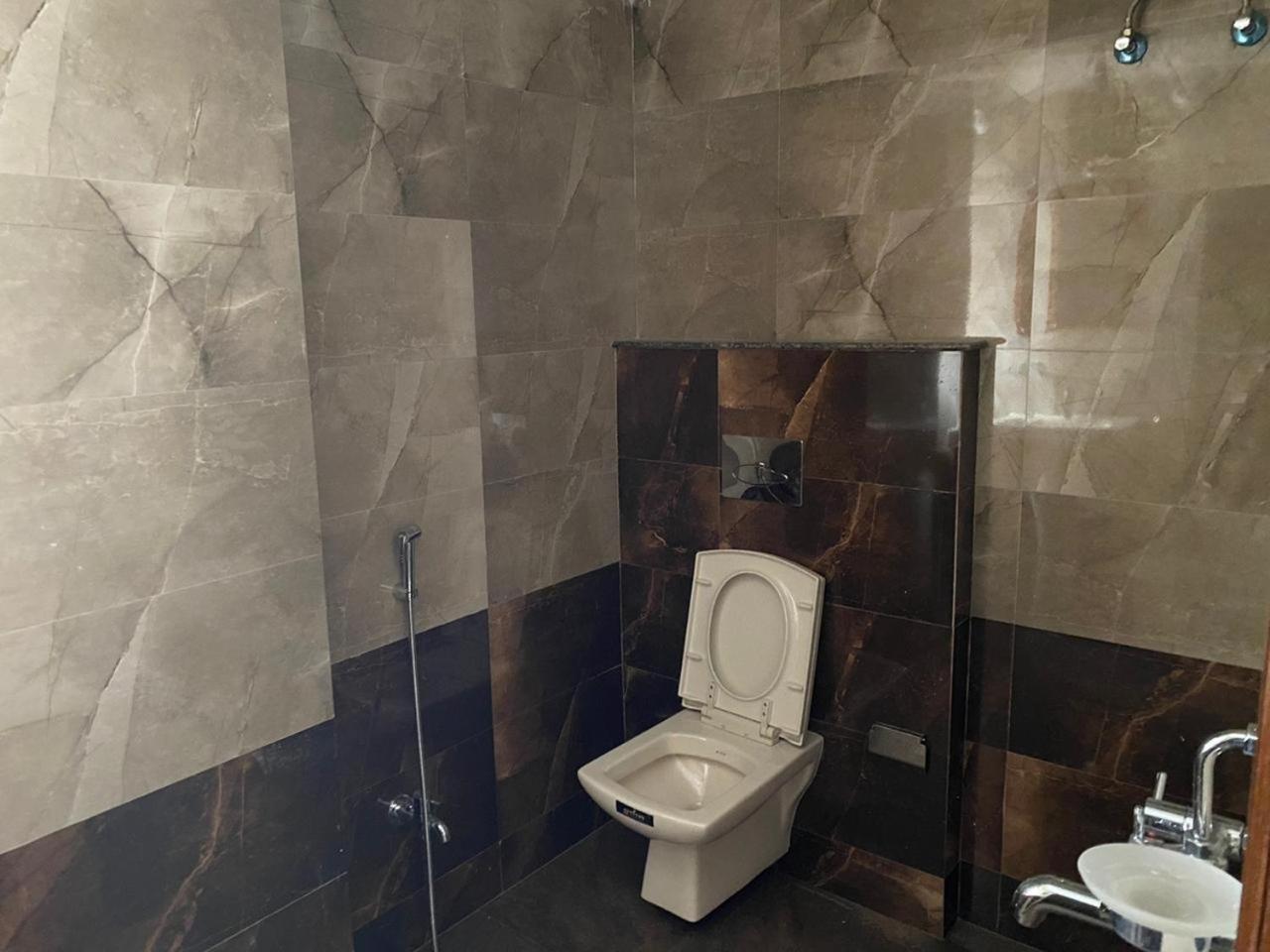 Priya Tours And Travels Otel Guwahati Dış mekan fotoğraf