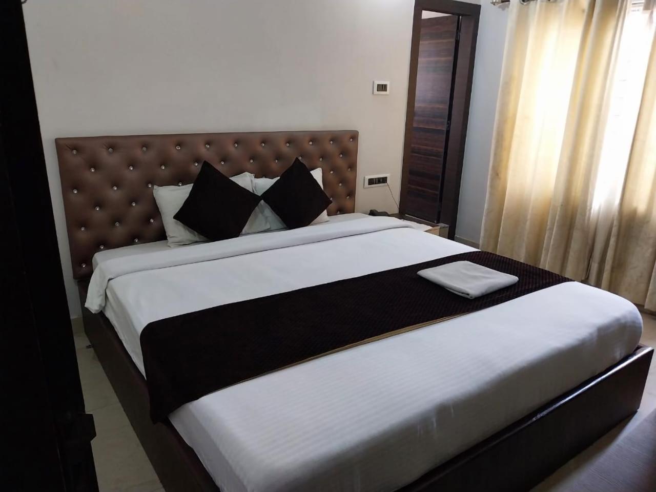 Priya Tours And Travels Otel Guwahati Dış mekan fotoğraf